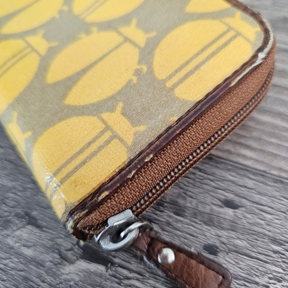 Fossil Key-Per Wallet Yellow Brown Beetle‎ Print Retro Mod Zip Around Coated - Picture 7 of 8